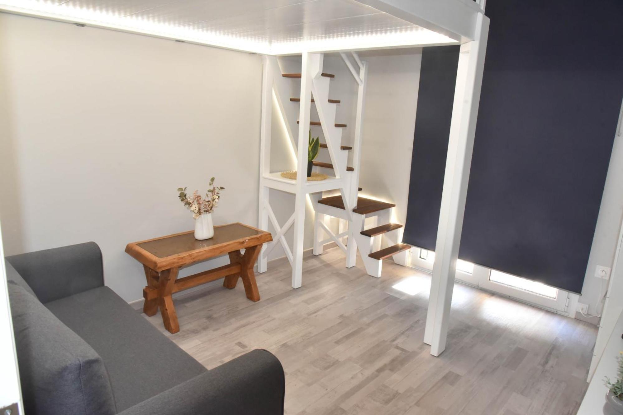 F K Apartment *